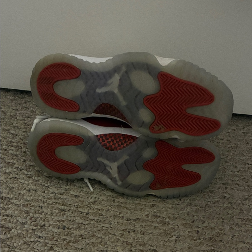 Jordan 11 retro Kids Sneakers Red and White - Picture 7 of 8